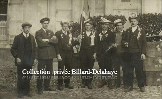 CONSCRITS d'un village de France avant la Grande Guerre de 1914.