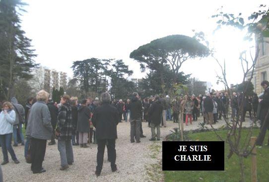 12h le 08.01.2015 devant le perron de l'Hôtel de ville de Blanquefort.