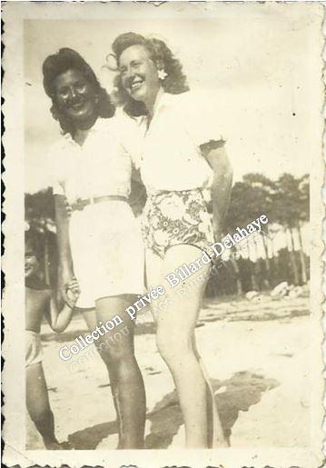 1942 - Jeunes femmes bordelaises à Arcachon.