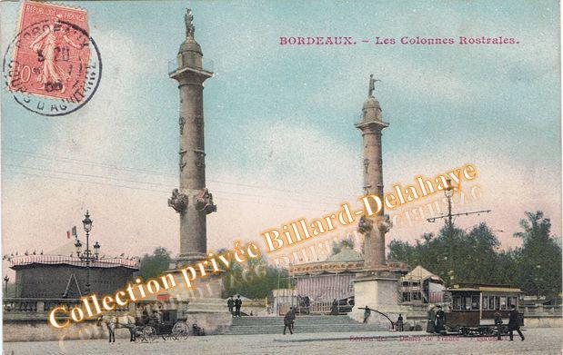 Les Colonnes Rostrales, cpa postée Cours d'Aquitaine en 1908.