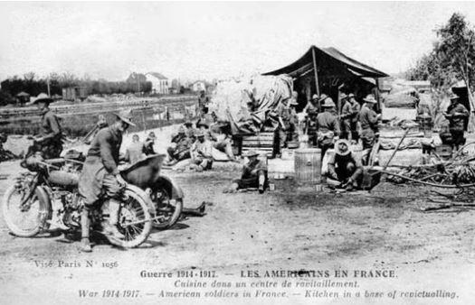 Guerre 1914/1918 - SOLDATS AMERICAINS - en France. CENTRE DE RAVITAILLEMENT.