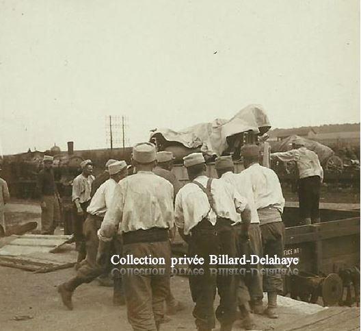 Guerre 1914/1918 - EMBARQUEMENT SUR WAGON PLATEAU.