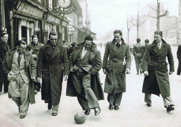 LES GIRONDINS SUR LES ALLEES DE TOURNY VERS 1943.