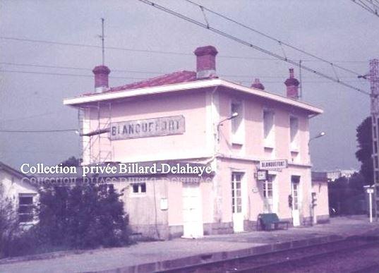 GARE DE BLANQUEFORT côté QUAI en août 1984.