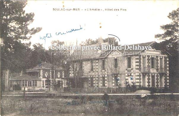 SOULAC - FACE A FACE L'HOTEL FAMILY ET L'HOTEL DES PINS VERS 1900.