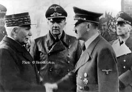 Poignée de main entre Pétain et Hitler à Montoire sur Loir le 24 Octobre 1940