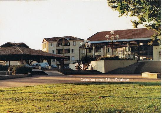 Centre ville 1992. J.P. Delhomme, Maire de Blanquefort, inauguration J. Chaban-Delmas