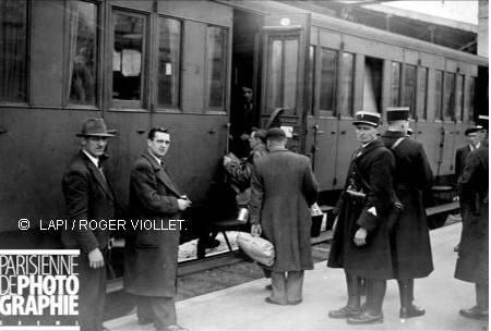 Paris -Austerlitz mai 1941, départ vers camps d'internement  région d'Orléans