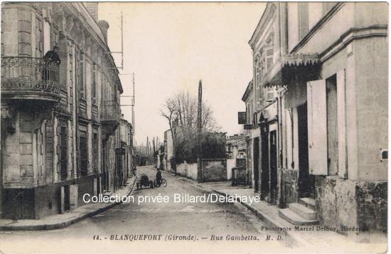 Rue Gambetta, vue de la place de l'église.