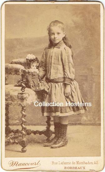 Marthe, née à Peybois (BL) avant son départ pour le Chili.