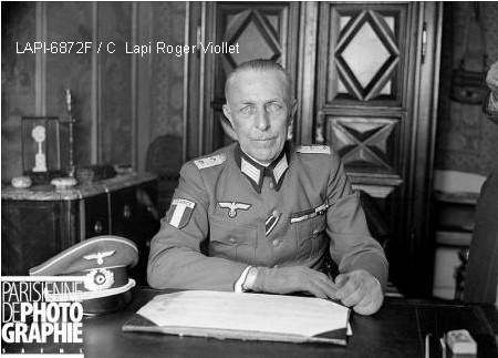 Paris mars 1942, Le Colonel LABONNE commandant la L V F.