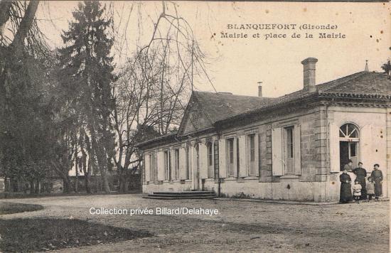 la mairie et sa place, derniers vestiges avec l'école de musique du quartier de Carpinet.