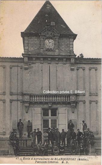 Pavillon central. Ecole d'agriculture, le château du Béchon avec ses élèves en 1923, il sera incendié vers 1950.