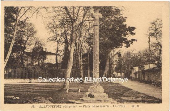 Place de la Mairie, la Croix.