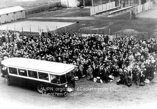 Arrivée de juifs raflés le 20 août 1941, enfants à Drancy