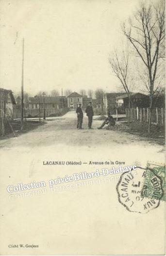 LACANAU-VILLE (Gironde). AVENUE DE LA GARE EN 1900 : DEMOLIE EN 1978.