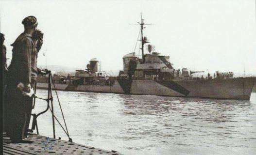 BORDEAUX le 16 juillet 1941 : la vue depuis un sous-marin italien du Z24.