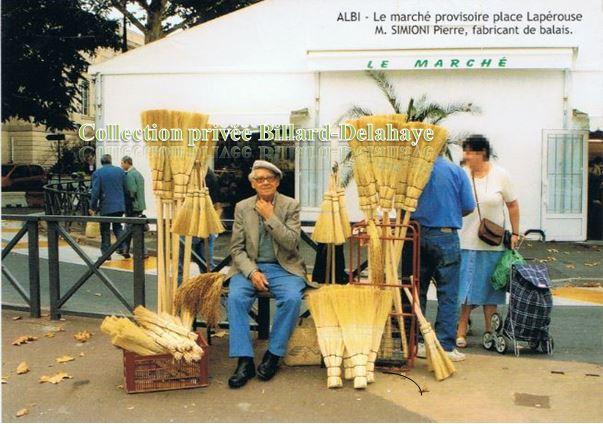 M. SIMON, fabricant de balais - Le marché provisoire place Lapérouse.