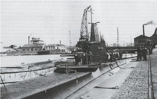 BORDEAUX - 1940 - Bassin à flot, le sous-mari LUIGI TORELLI.