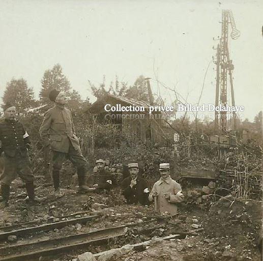 Guerre 1914/1918 - INFIRMIERS SUR UNE LIGNE CHEMIN FER EN FRANCE.