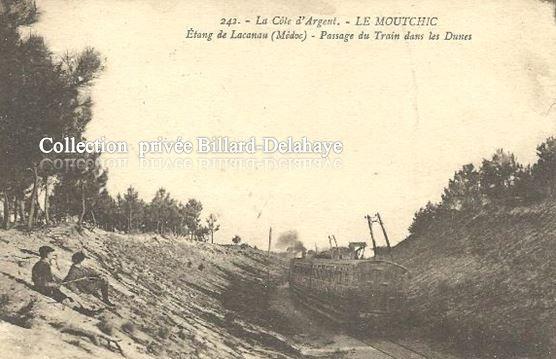 PASSAGE DU TRAIN DANS LES DUNES AU MOUTCHIC VERS 1910.