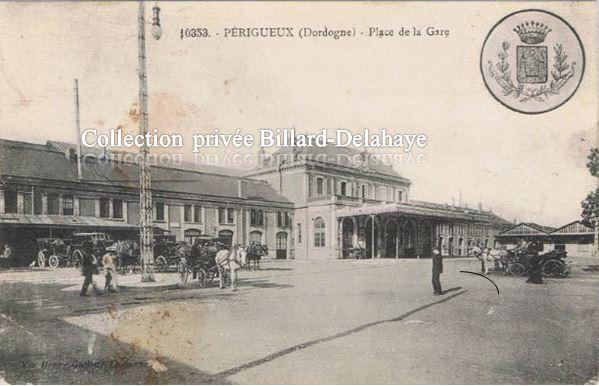 10353. - PERIGUEUX (24). Place de la Gare -.G. DUPONT et C. VERLON.