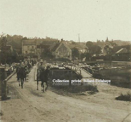 Guerre 1914/1918- EN FRANCE. Pont de bâteaux