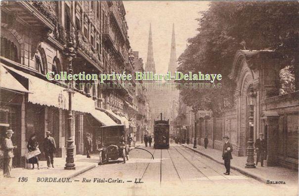 Rue VITAL-CARLES, du cours de l'Intendance vers la Cathédrale.