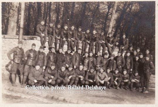 Guerre 1914/1918-  SOLDATS AMERICAINS- en France. Groupe de Chauffeurs d'ambulances.