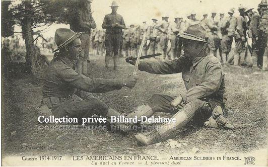 Guerre 1914/1918 -  SOLDATS AMERICAINS - UN DUEL POUR LA PHOTO.