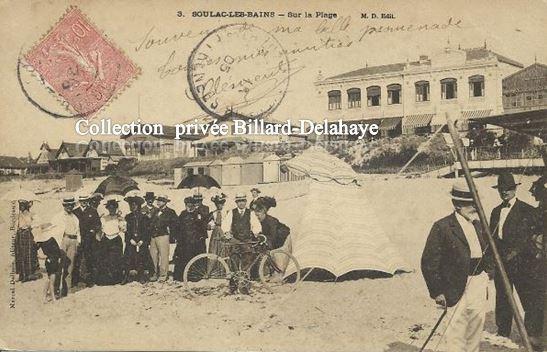 3 - SOULAC-LES-BAINS. Une bicyclette sur la plage.