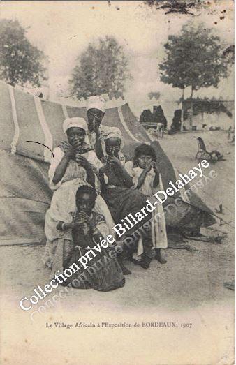 Village Africain à l'Exposition de 1907.Melle CAZAUX à Moliets (40).